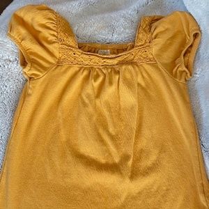 Osh Kosh Size 5 Gold Top
